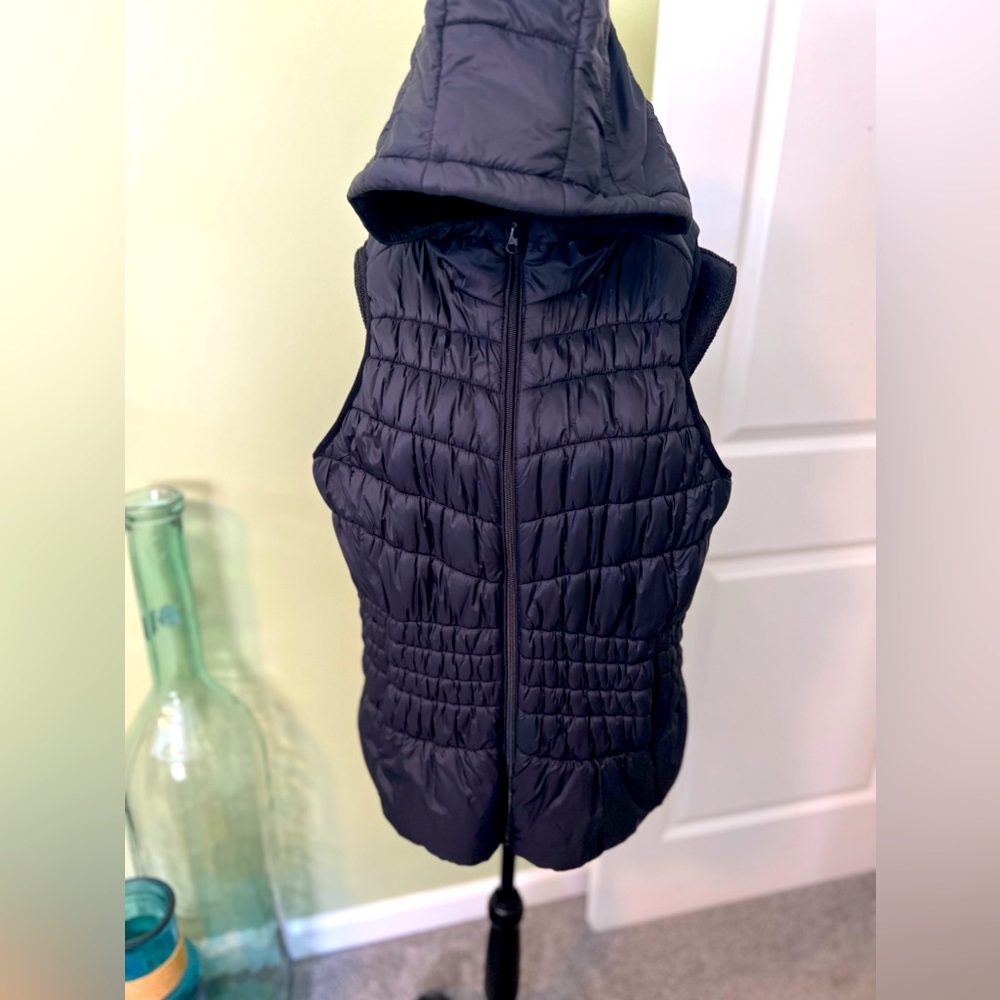 Zip up puffer vest!